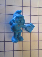 PUB812 Figurine Publicitaire 1983/84 LESSIVE OMO : SCHTROUMPF Plastique Dur, Taille 35 Mm , Coté 1,50 € Au Guidargu - Figurines En Plastique