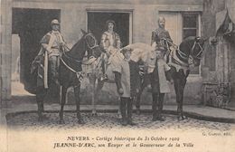 58-NEVERS- CORTEGE HISTORIQUE DU 31 OCTOBRE 1909 JEANNE D'ARC , SON ECUYER ET LE GOUVERNEUR DE LA VILLE - Nevers