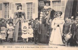 59-DOUAI-ENFANT DE M.ET MME GAYANT FILLON, SA FEMME ET BIMBIN - Douai