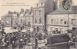 SAVENAY. - Place De La Mairie Un Jour De Marché - Savenay