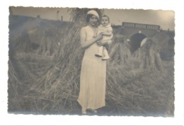 Foto Kaart - Herk-de-Stad, Hasselt Ou Environs ( Sous Réserve) Femme Dans Un Champ Le Long Du Chemin De Fer (b211) - Herk-de-Stad