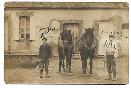 VILLEBOUGIS - Personnes Avec Des Chevaux Dans La Cour D'une Ferme - CARTE PHOTO - Villebougis