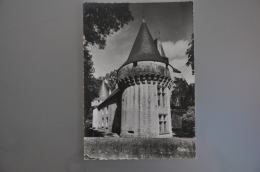 REF 304  : CPSM 17 DAMPIERRE SUR BOUTONNE La Tour Du Chateau - Dampierre-sur-Boutonne