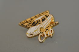 REF M1  : Pin's Pin ARTHUS BERTRAND : Theme Automobile Renault CLIO BLANCHE - Arthus Bertrand