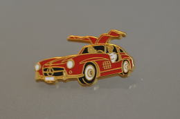 REF M1  : Pin's Pin ARTHUS BERTRAND : Theme Automobile MERCEDES - Arthus Bertrand