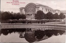 BRUXELLES (1040) : Anciens Musées Royaux Des Arts Décoratifs Et Industriels, Dans Le Parc Du Cinquantenaire. CPA. - Etterbeek