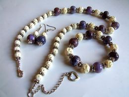 Parure Collier Bracelet Boucles D'oreilles En Agate Pourpre Violet Pierre Semi-précieuse Et Os Sculpté - Collares/Cadenas