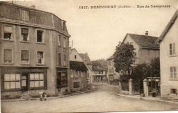 CPA - BEAUCOURT (90) - Aspect De La Rue De Dampierre Et Du Café Hartmann Dans Les Années 20/30 - Beaucourt