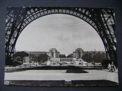 Paris Jardins Et Palais De Chaillot. Vue Prise Sous La Tour Eiffel 1948 - Cinderella Vignette + Cachet De La Tour - CSSR - Statues