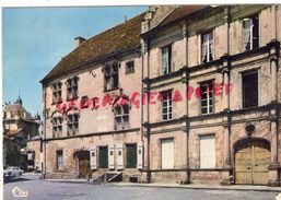 70 -  LUXEUIL LES BAINS - LA MAISON DU BAILLI   AU FOND LA MAISON CARREE  ANCIEN HOTEL DE VILLE - Luxeuil Les Bains