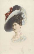 Ref V31- Mode - Chapeaux - Femmes -portrait De  Femme Et Son Beau Chapeau  - Carte Bon Etat - - Mode