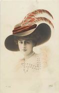 Ref V24- Mode - Chapeaux - Femmes -portrait De  Femme Et Son Beau Chapeau  - Carte Bon Etat - - Mode