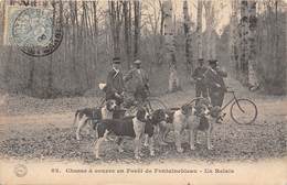 77-FONTAINEBLEAU- CHASSE A COURRE EN FORÊT DE FONTAINEBLEAU, UN RELAIS - Fontainebleau