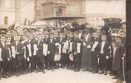 Thème  Communion       Groupe De Communiants Et Familles   Carte Photo    (voir Scan) - Comunioni