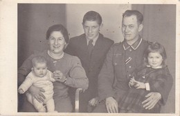 AK Foto Deutscher Soldat Mit Frau Und Kindern - 2. WK (30232) - War 1939-45