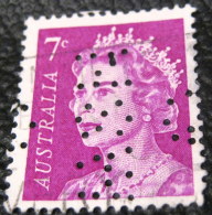 Australia 1971 Queen Elizabeth II 7c Perfin - Used - Perforadas