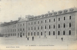 St Saint-Brieuc (Côtes-du-Nord) - La Caserne Des Ursulines - Edition Artaud Et Nozais - Carte Non Circulée - Casernes