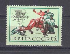 USSR 1971  Mi Nr 3961     MNH (a3p3) - Jockey (sobre Hielo)