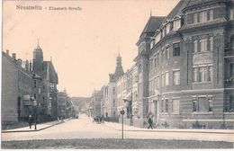 NEUSTRELITZ Elisabethstraße Belebt Bahnpost Stempel BERLIN SASSNITZ ZUG 208/212 28.1.1916 Als Feldpost Gelaufen - Neustrelitz