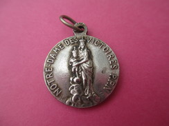 Petite Médaille Religieuse Ancienne/ Notre Dame Des Victoires Priez Pour Nous //Début XXéme Siécle    CAN431 - Religion & Esotericism