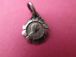 Mini Médaille Religieuse Ancienne/Sainte Vierge//Début  XXéme Siécle    CAN436 - Religion & Esotericism