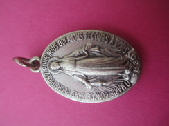 Petite Médaille Religieuse Ancienne /Vierge Marie Et Monogramme/  Début  XXéme Siécle    CAN459 - Religion & Esotericism
