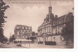 Cp , 14 , CABOURG , L'Hôtel De Ville Et L'Avenue De La Mer - Cabourg