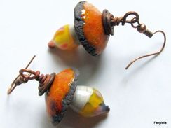 Boucles D'oreilles Champignon Chapeau Céramique Pied En Verre Filé Au Chalumeau Et Accessoires Cuivrés - Earrings