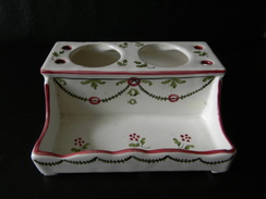 ENCRIER EN CERAMIQUE D HADANCOURT ?? BORDEAUX ET VERT 14 X 12 X 6 CM POIDS 500 GR - Inkwells