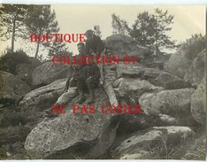 77 - LA CHAPELLE La REINE - MILITAIRES Sur Les ROCHERS Dans La FORET - PHOTOGRAPHIE De 1911 < VOIR DESCRIPTION - La Chapelle La Reine