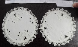 Lot De 2 Napperons En Dentelle - Kant En Stoffen