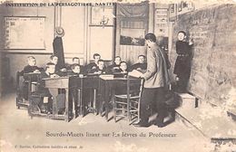 Thème: Enseignement Ecole Sourds Et Muets Et Mal Voyants :   La Persagotière  A Nantes  2 Cartes    ( Etat Voir Scan) - School