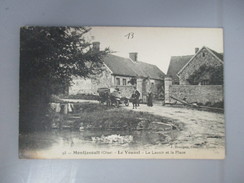 CPA 60 MONTJAVOULT LE VOUAST LE LAVOIR ET LA PLACE VOITURE ANCIENNE - Montjavoult