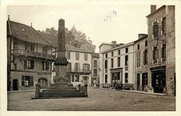 63 - CHATELDON - PUY DE DOME - PLACE DU MONUMENT - VOIR SCANS - Chateldon