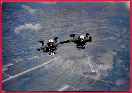 CPM Parachutistes En Chute Libre ° Photo P. Dujardin 64 PAU * Sport Parachutisme Parachutiste - Parachutisme