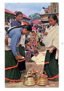 NEPAL - KATHMANDU Valley, Typical Women, Trachten / Ethnic - Népal