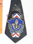 RARE ANCIEN INSIGNE DOUANES FRANCAISES + SUPPORT CUIR - Police & Gendarmerie