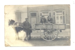 Photo Carte D'un Attelage - Cheval Avec Tombereau . (cha) !! Coins Endommagés, Voir Scan !! - Vendedores Ambulantes