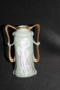 Ancien Petit Vase En Wedgwood Vert Décor Danseuse Antique Art Nouveau - Wedgwood