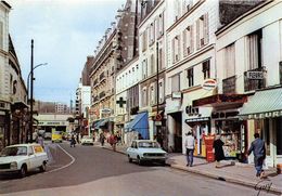 92-ASNIERES- RUE DE LA STATION , AU FOND LA GARE - Asnieres Sur Seine