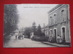 89 - TREIGNY - ENTREE PAR LA ROUTE DE ST AMAND - " RARE " - - Treigny