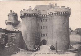 Cp , 61 , ALENÇON , La Porte D'entrée Du Château - Alencon