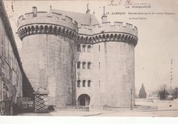 Cp , 61 , ALENÇON , Entrée Principale Du Vieux Château Et Pont-levis - Alencon