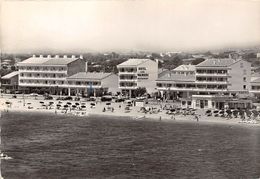 83-FREJUS- PLAGE- LA PLAGE ET LA PROMENADE - Frejus