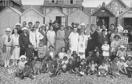 80-CAYEUX-SUR-MER- CARTE PHOTO GROUPE DE LA PLAGE - Cayeux Sur Mer