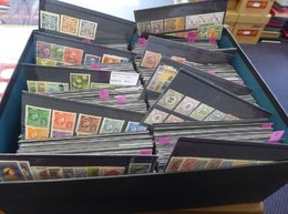 WORLD STAMPS Aden To Zanzibar M & U Range Housed On 100's Of Black Stock Cards In Alphabetical Order Incl. Singles, Full - Altri & Non Classificati