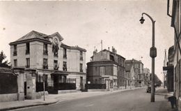 92 VILLENEUVE LA GARENNE L' HOTEL DE VILLE CARTE PHOTO DENTELEE - Villeneuve La Garenne