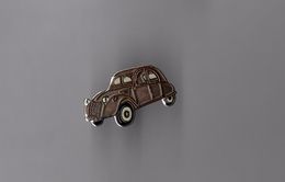 Pin's Voiture / Citroen 2CV (signé Démons Et Merveilles) Longueur: 2,3 Cm - Citroën