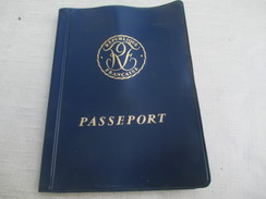 Passeport Ancien  à 32 Pages/République Française / Préfecture De Police/Dorient Madeleine / 1964       AEC74 - Unclassified