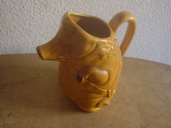 PICHET  BARBOTINE FAIENCE ZOOPOMORPHE EN FORME DE COCHON - Jugs